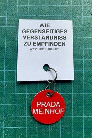 Prada Meinhof Schlüsselanhänger von Elternhaus